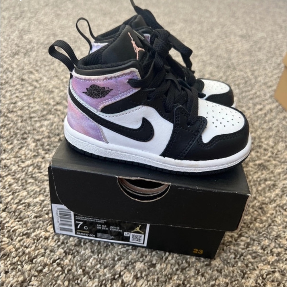 Jordan 1s size 7c girls - Picture 1 of 5